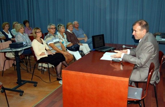 Conferència d'Antoni Biarnés sobre la vellesa
