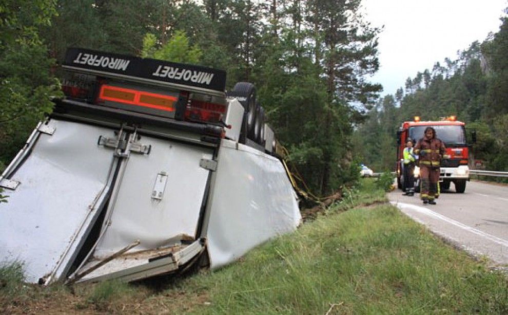 Accident d'un camió a la carretera de les Llosses l'any 2011.
