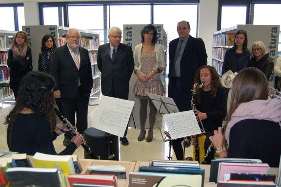 El conseller de Cultura i el president de la Diputació visiten les instal·lacions de la biblioteca