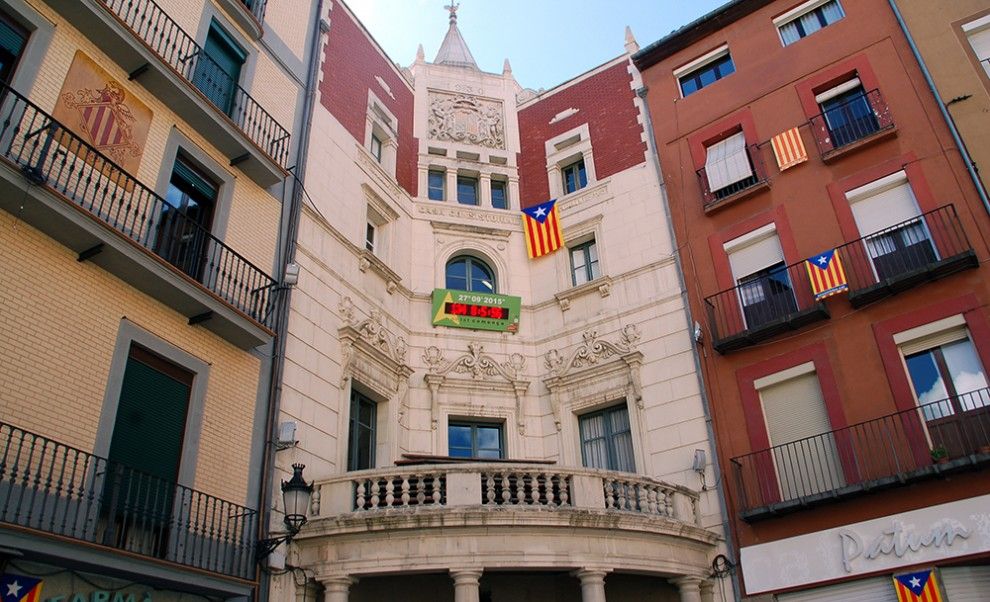 Estelada a la façana de l'Ajuntament de Berga