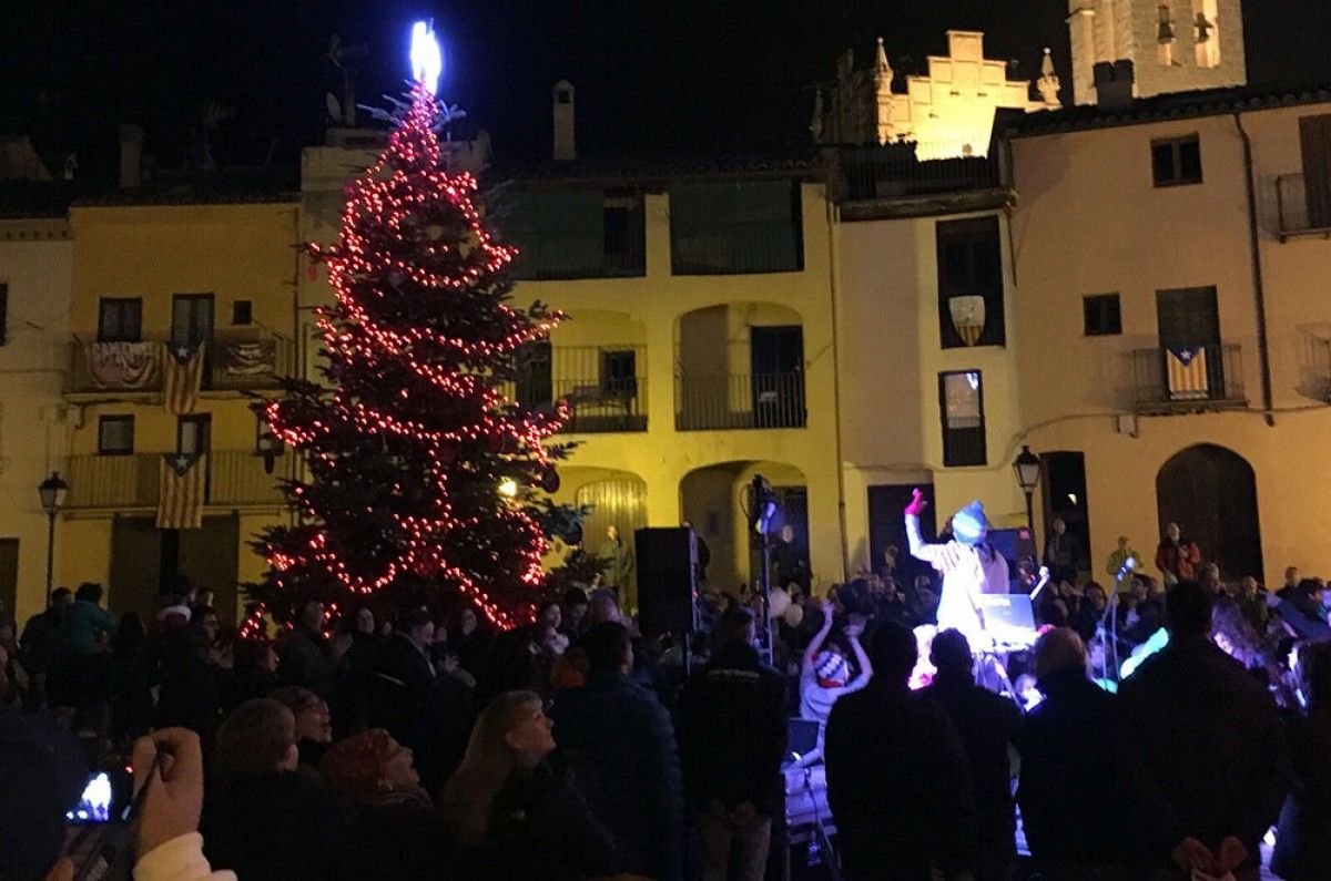 Encesa de les llums de l'arbre de Nadal a Gironella.
