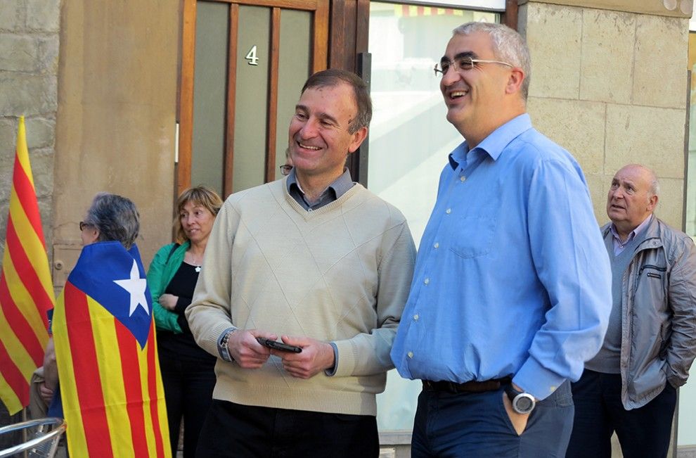 El cap de llista de CDC a Berga, Antoni Biarnés, i l'exalcalde Juli Gendrau (arxiu)
