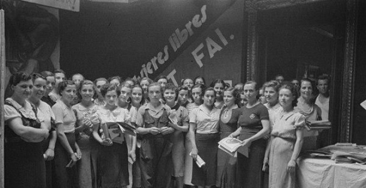 Un grup de Mujeres Libres a mitjan anys trenta del segle passat.