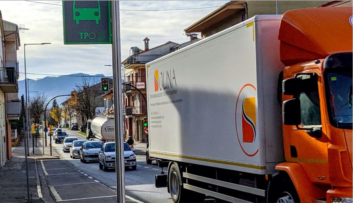 Es preveu l'eixamplament en el tram comprès  entre els carrers Josep Maria de Segarra i Sant Cristòfol. 