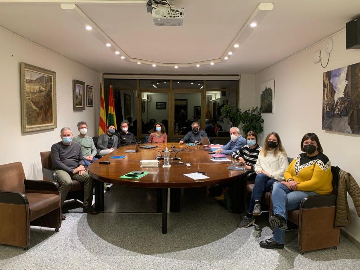 El ple de l'Ajuntament de la Vall d'en Bas ha aprovat la moció per unanimitat.