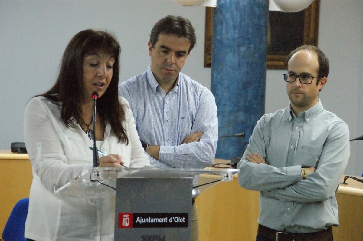 La regidora d’Ocupació, Nuri Zambrano, amb el president de l’Associació de Joves Empresaris, Joan Plana, i el representant del Cercle Euram Jordi Favà han donat els detalls de l’activitat.