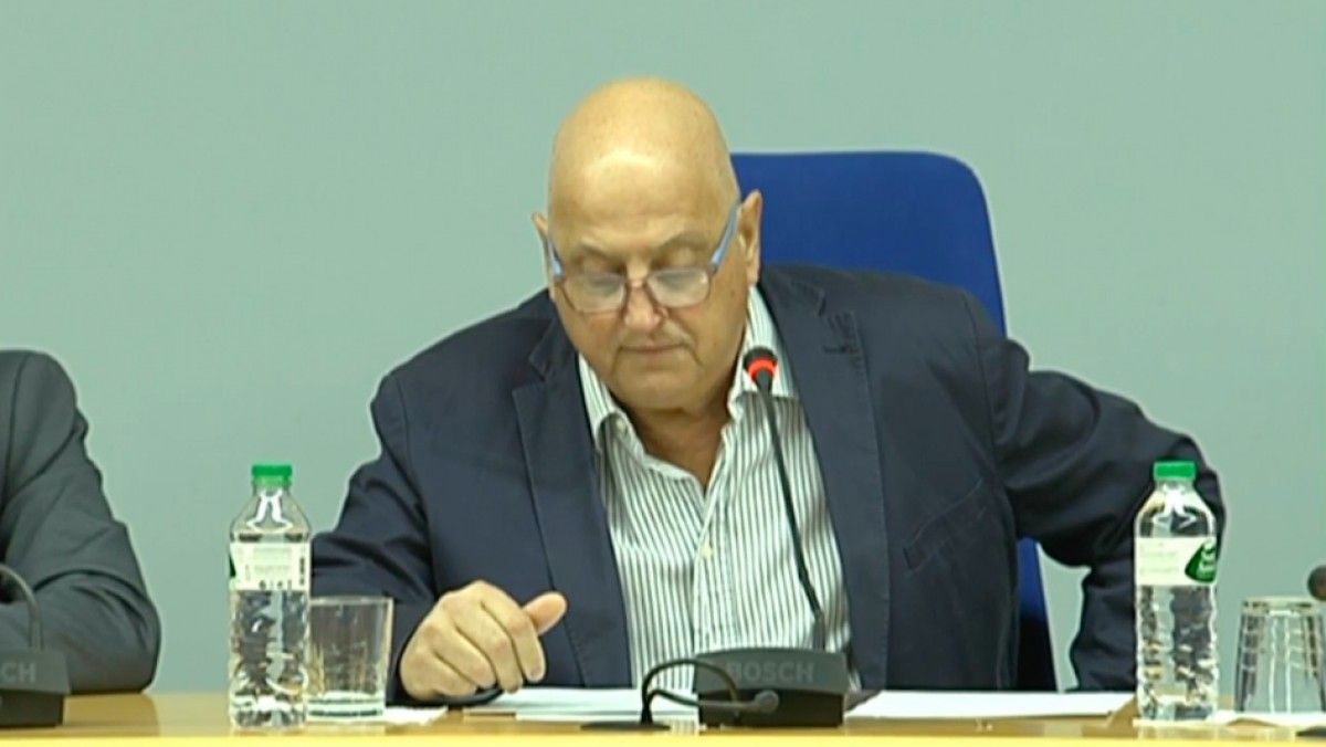 El batlle d'Olot, Josep Maria Corominas, ha presentat la moció de rebuig a l'aplicació de l'article 155.