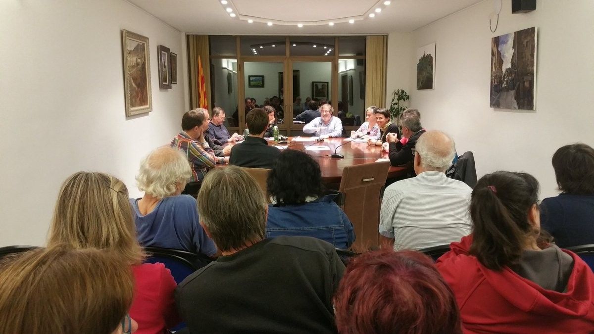 La sala de plens per acompanyar la La Vall Plural i el PDeCAT en aquests moments decisius a Catalunya.