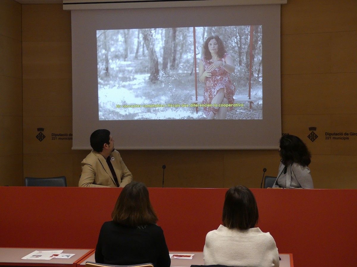 Un moment de la presentació de les iniciatives a la sala Ferran Agulló de la Diputació de Girona.