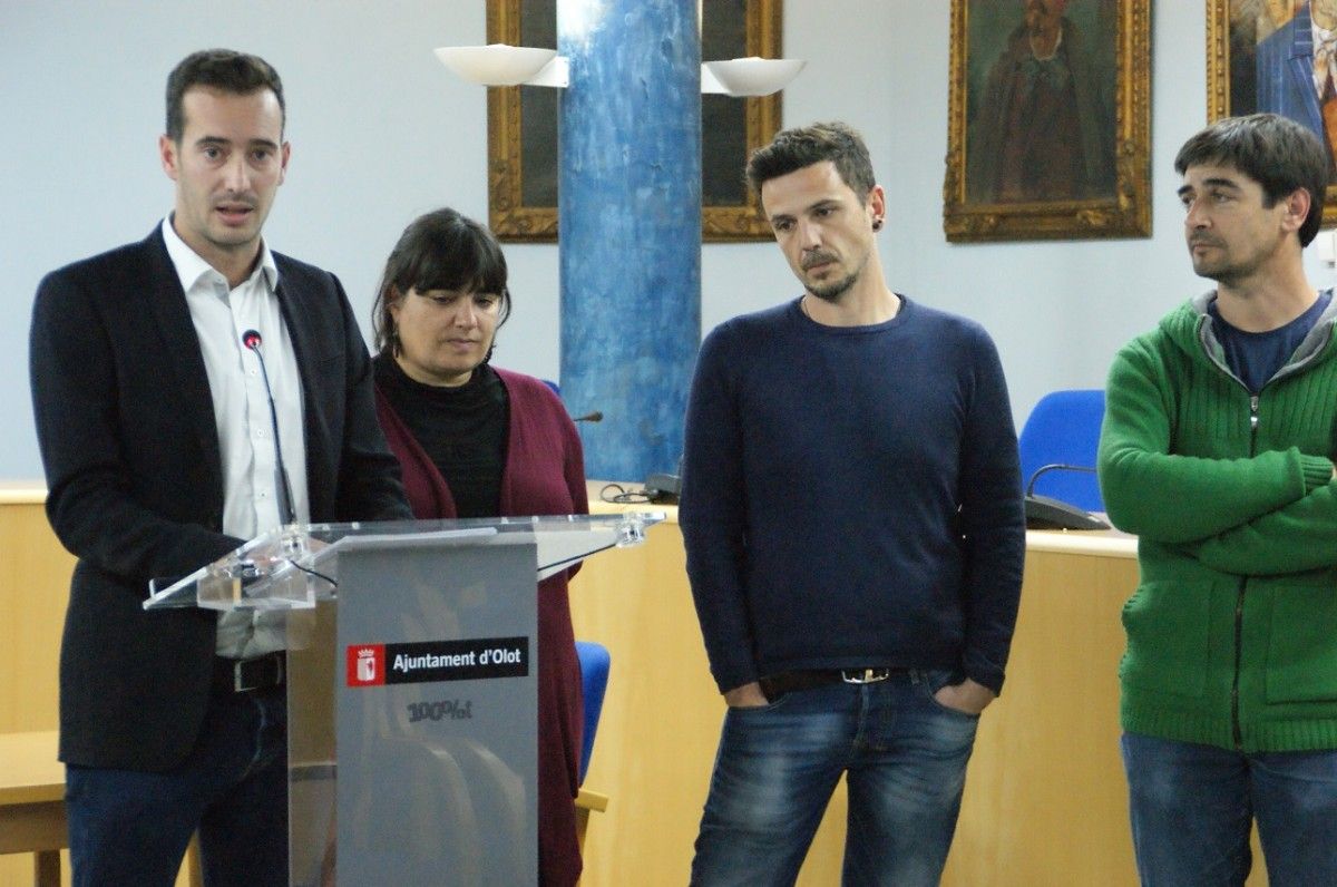 El regidor de Participació, Josep M. Coma va presentar els pressupostos participatius amb Òscar Gussinyé de Resilence Earth, Iolanda Fresnillo d’Ekona i Albert Serra d’Arriant.