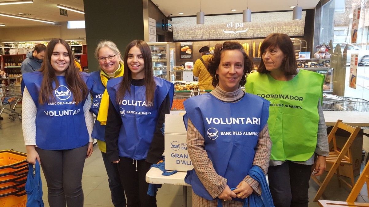 Algunes de les voluntàries durant el Gran Recapte d'aquest dissabte 2 de desembre a Olot.