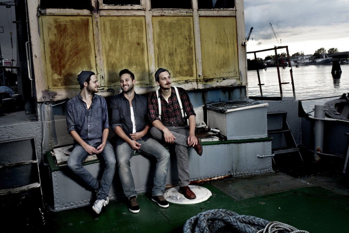 Olle Bergel, Jens Lindvall i Anders Gabrielson, formen el grup revelació suec Solala.