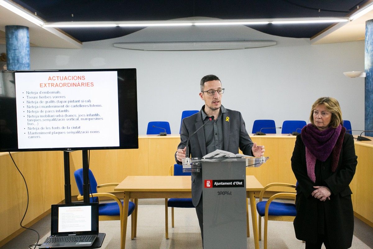 El regidor Estanis Vayreda, junt amb la coordinadora Pilar Descals, han presentat els resultats del pla el 2017.