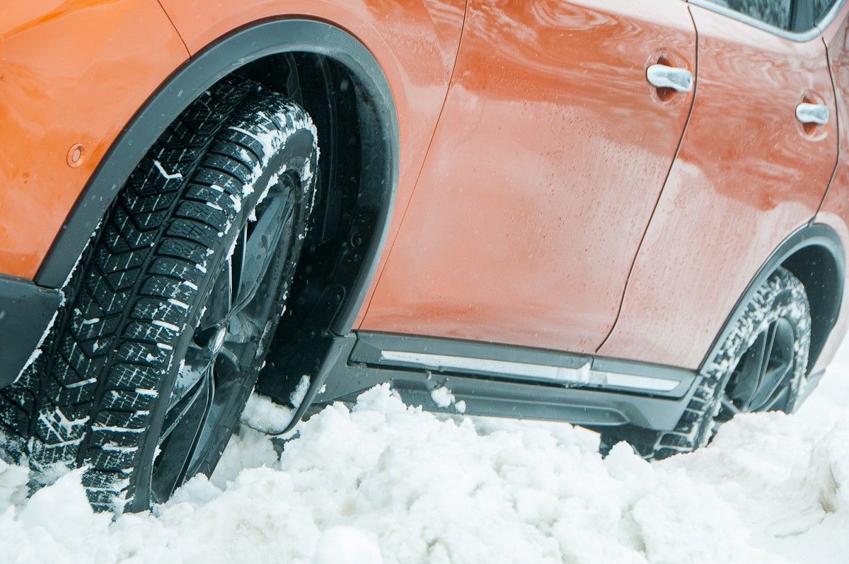 Els pneumàtics d'hivern, són la sol.lució ideal sobre la neu, el gel o asfalt mullat i fred
