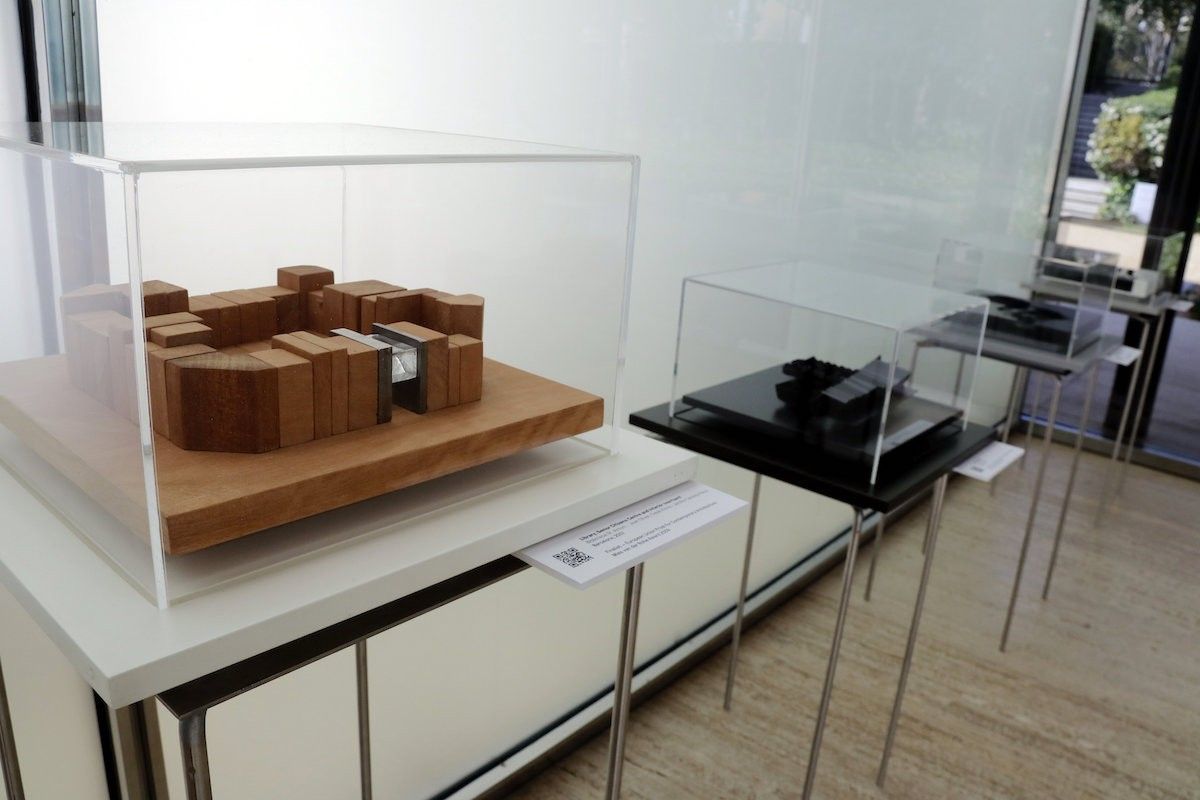Detall de les maquetes de l'exposició «RCR Arquitectes · Pritzker 2017» al pavelló Mies van der Rohe.