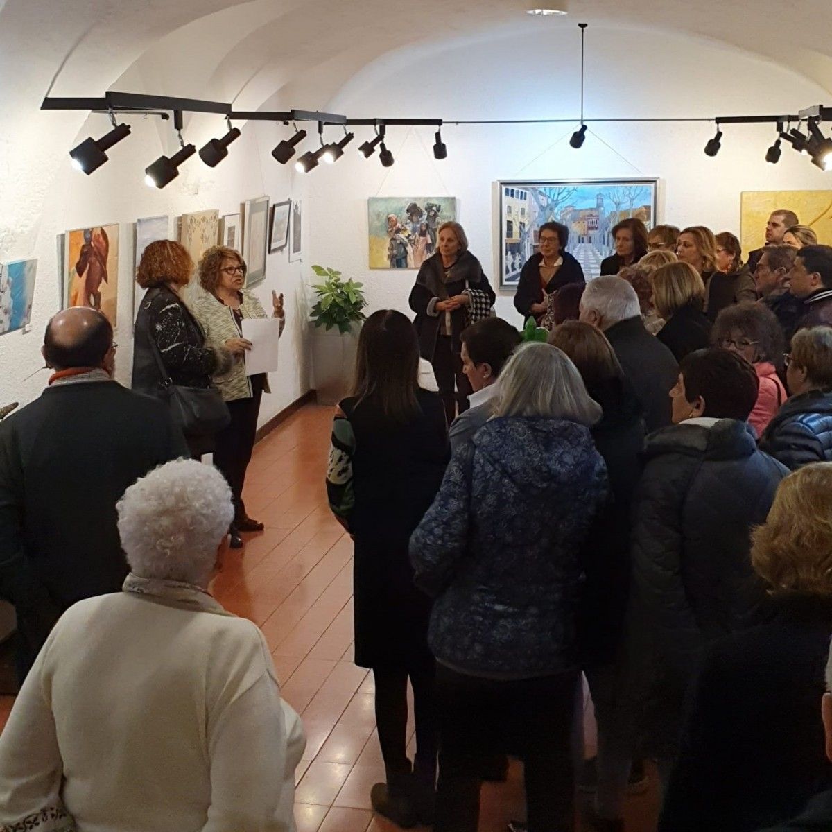 Un dels darrers actes públics d'Alba va ser l'exposicio «Dones artistes de la Garrotxa».