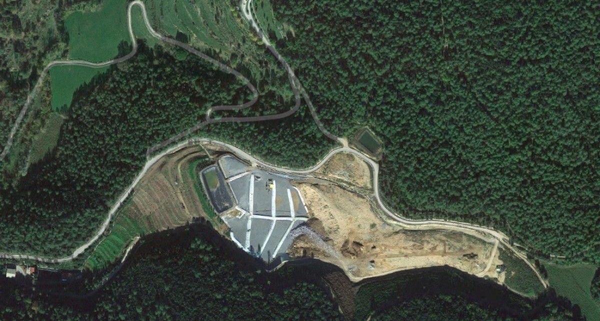 Imatge aèria del dipòsit de residus de Beuda, on s'ubicarà el nou centre