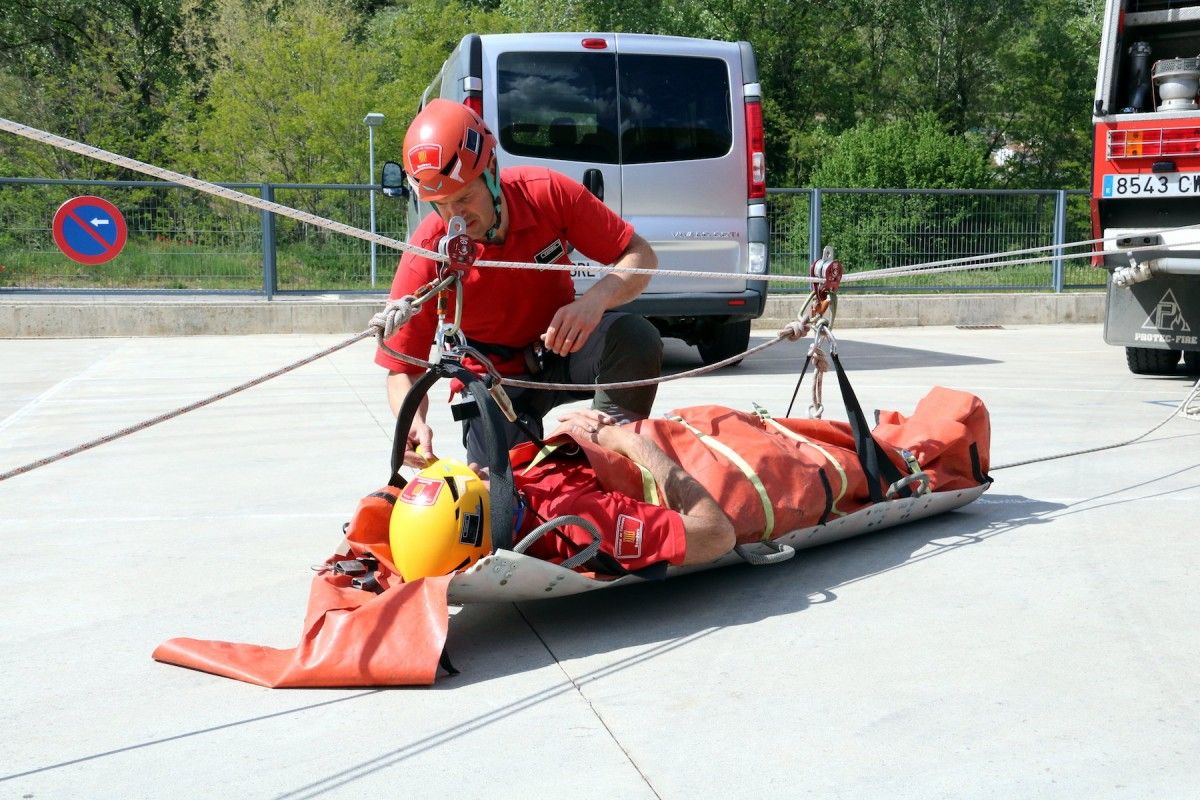 Una simulació de rescat per part d'efectius del GRAE d'Olot aquest passat dimecres 2 de maig.