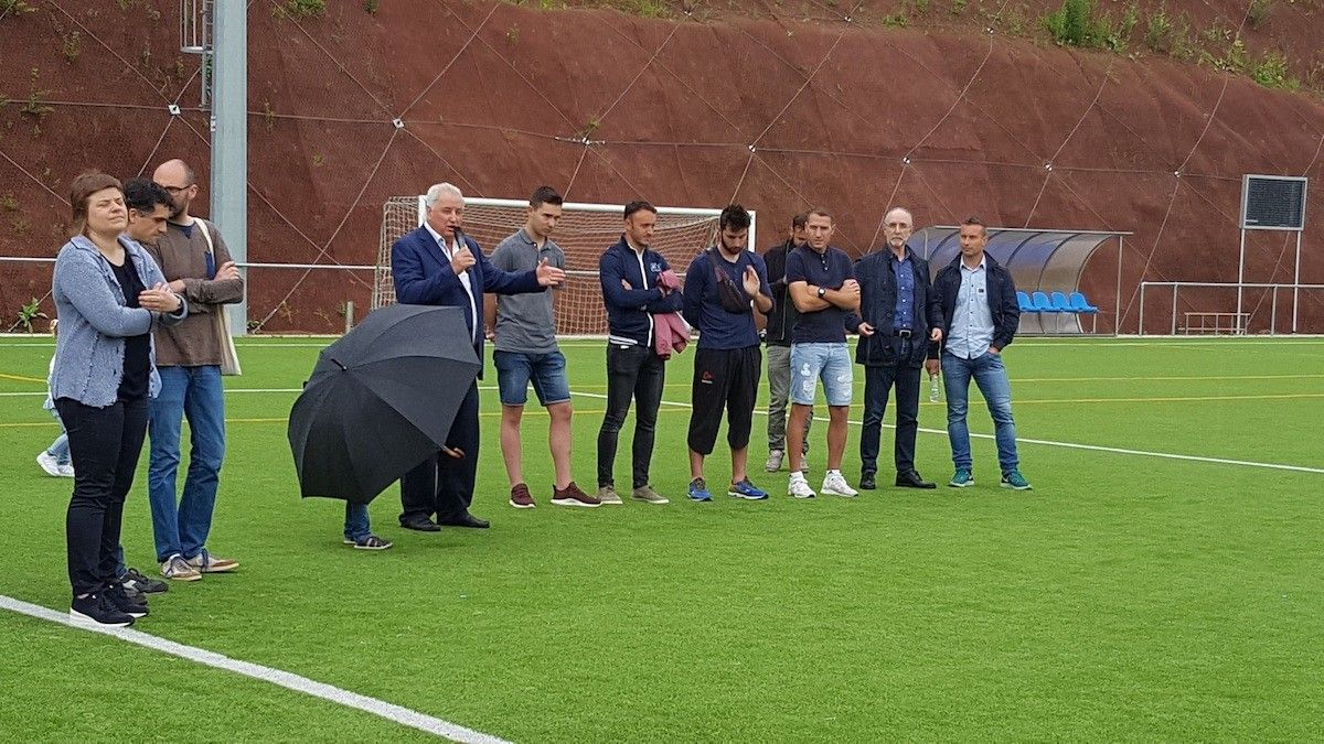 El batlle d’Olot, Josep M. Corominas, ha destacat “la posada en marxa del complex esportiu per donar resposta al futbol base