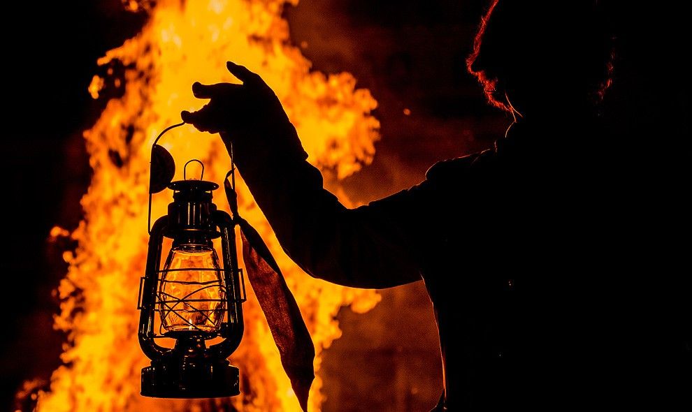 Desenes de fogueres il·luminaran la nit de divendres a la Garrotxa