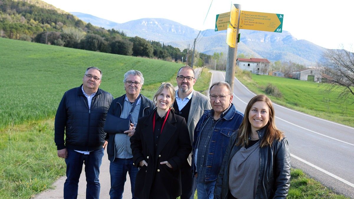 Alcaldes de la Vall del Llierca acompanyats de la directora de Turisme Garrotxa i la coordinadora d'Itinerànnia