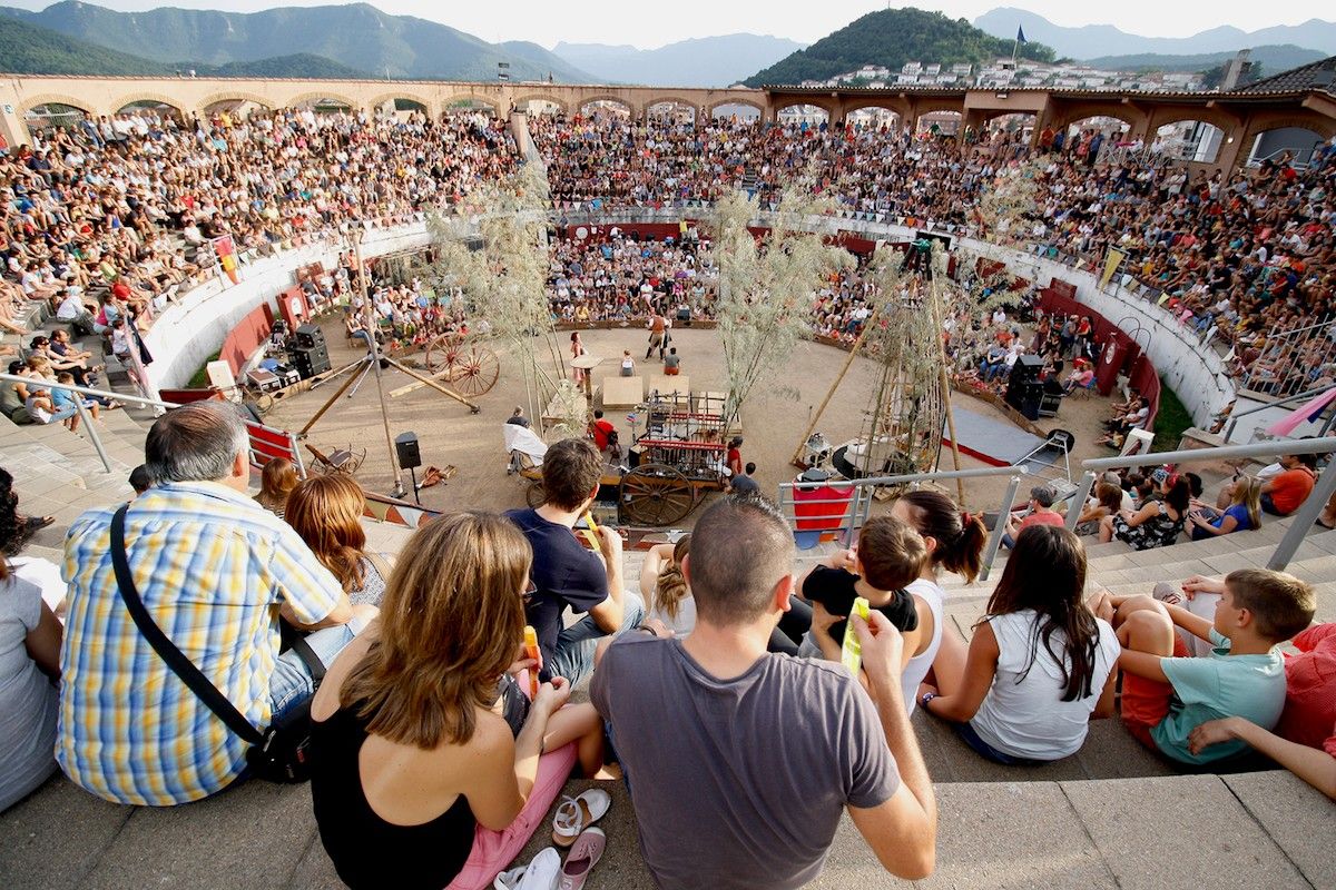 L'èxit de públic de les edicions anteriors ha aconsellat fer avançar a les darreries de juny el circ a la plaça de braus.