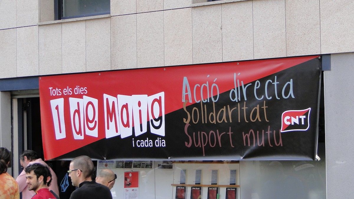 Tots els actes es faran al local de la CNT d'Olot, a la plaça del Cinema Colón.