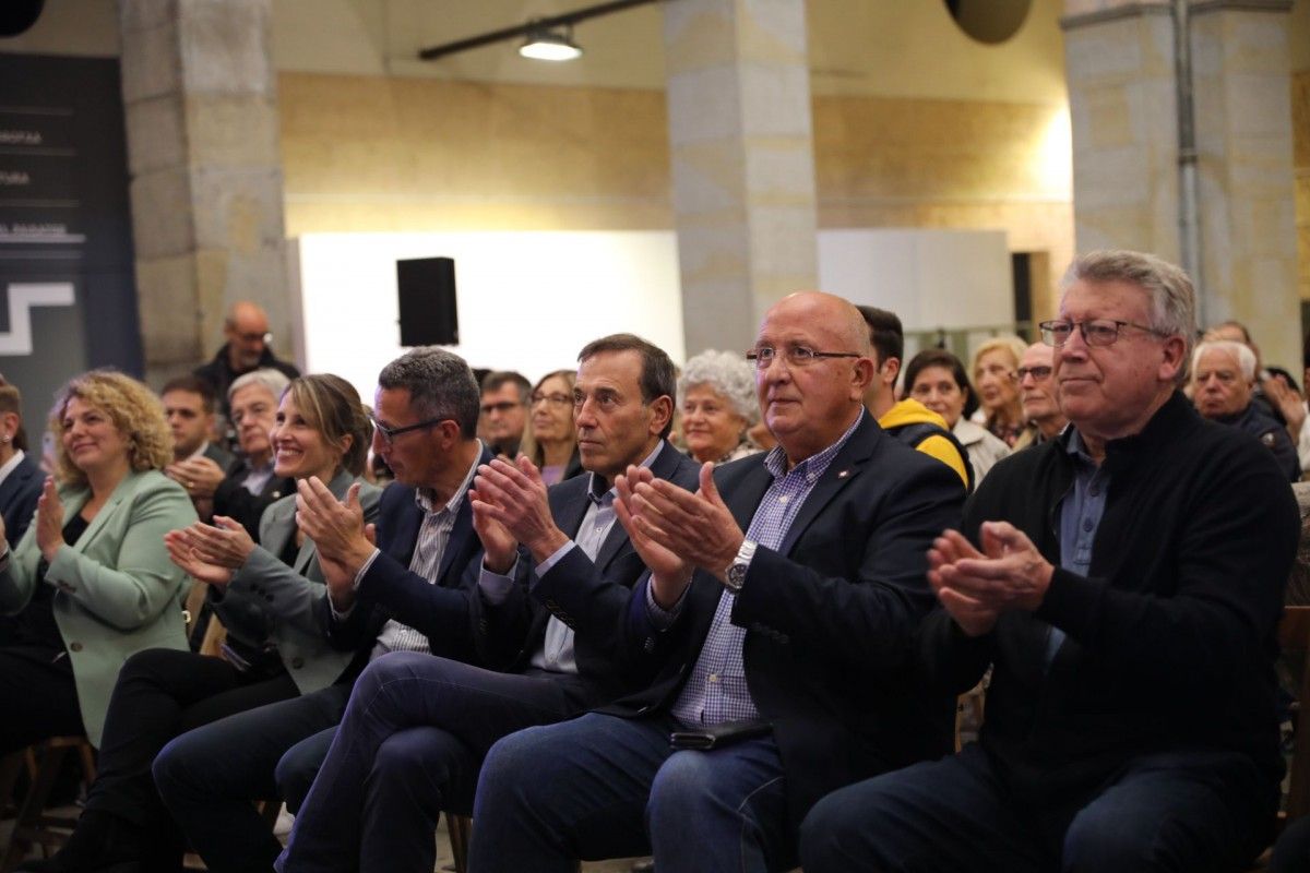Pep Berga, acompanyat d'altres candidats i alcaldes de la Garrotxa