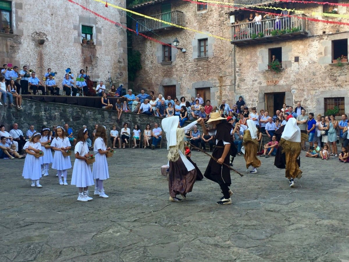 Diumenge a la tardà es podrà gaudir del tradicional i antic ball de Sant Isidre a Sant Privat d'en Bas.