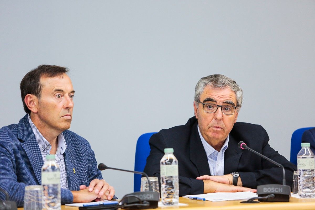 El regidor Josep Gelis –al costat de Pep Berga– va defensar davant del plenari el conveni de connexió soterrada dels pàrquings.