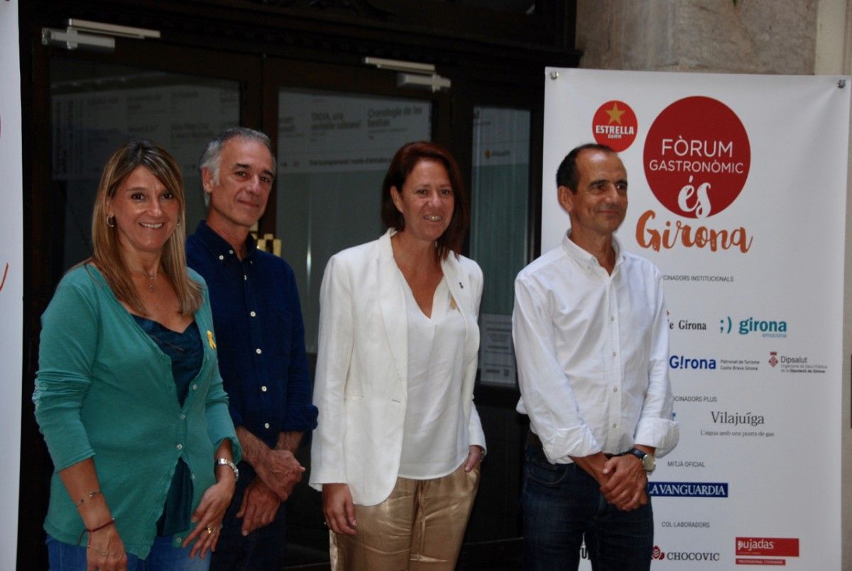 La batllesa de Girona, Marta Madrenas, junt amb els directors de Fòrum Gasronòmic.