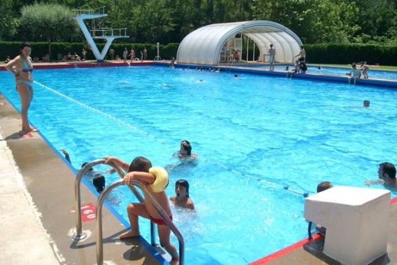 La piscina de Les Tries, es va omplir de gent.