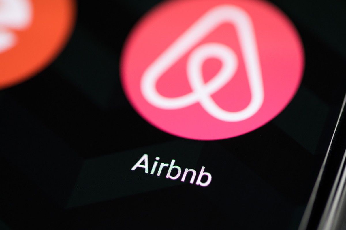 Els portals digitals com Airbnb són la principal finestra de promoció per als pisos turístics
