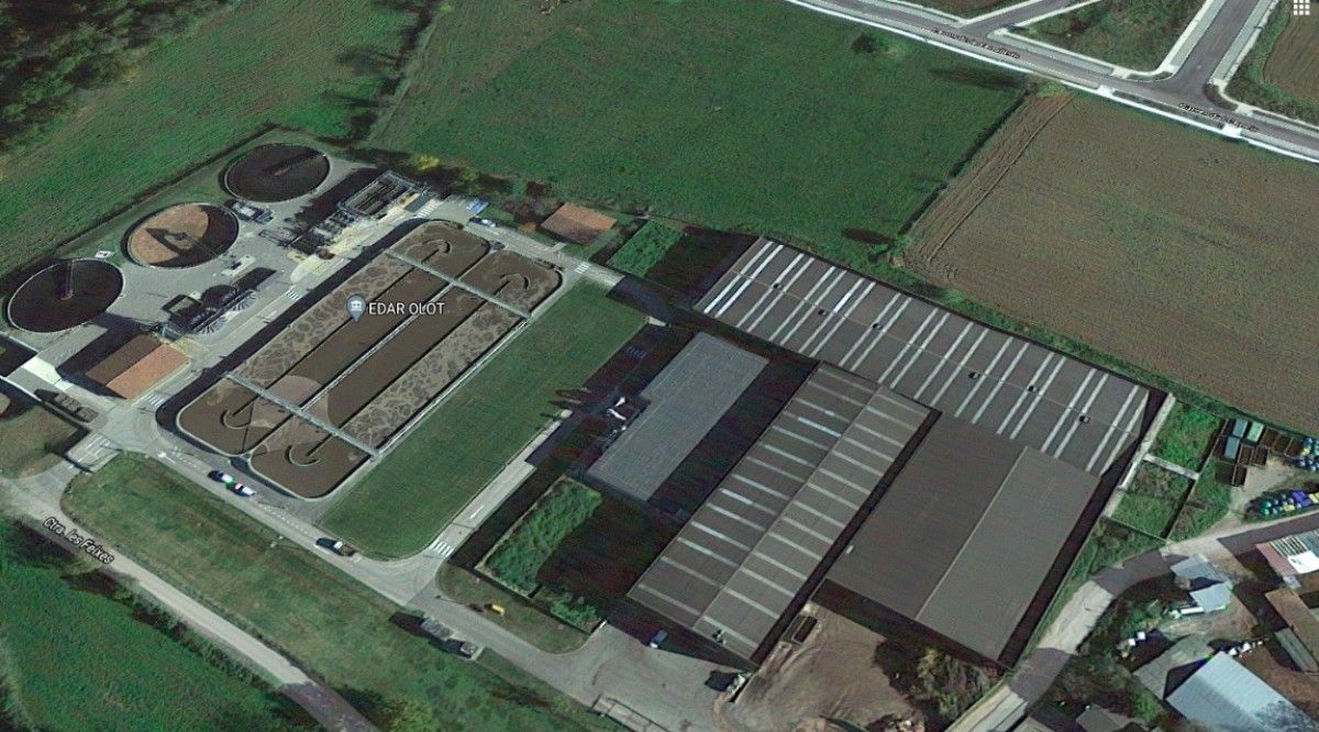 La planta de compostatge és a l'EDAR d'Olot, a la carretera de Les Feixes.
