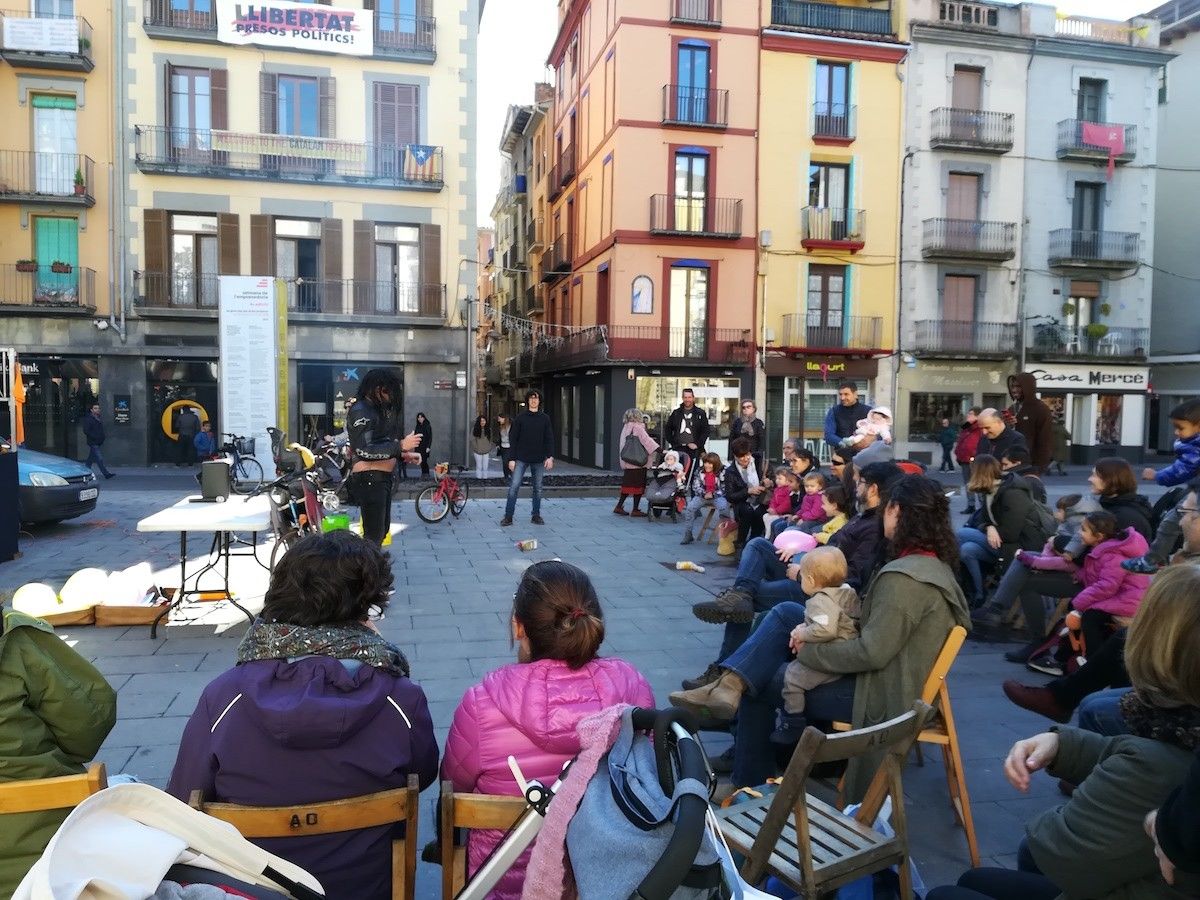 Petits i gran van gaudir amb l'espectacle d'animació de Jordi Velo a la plaça Major.