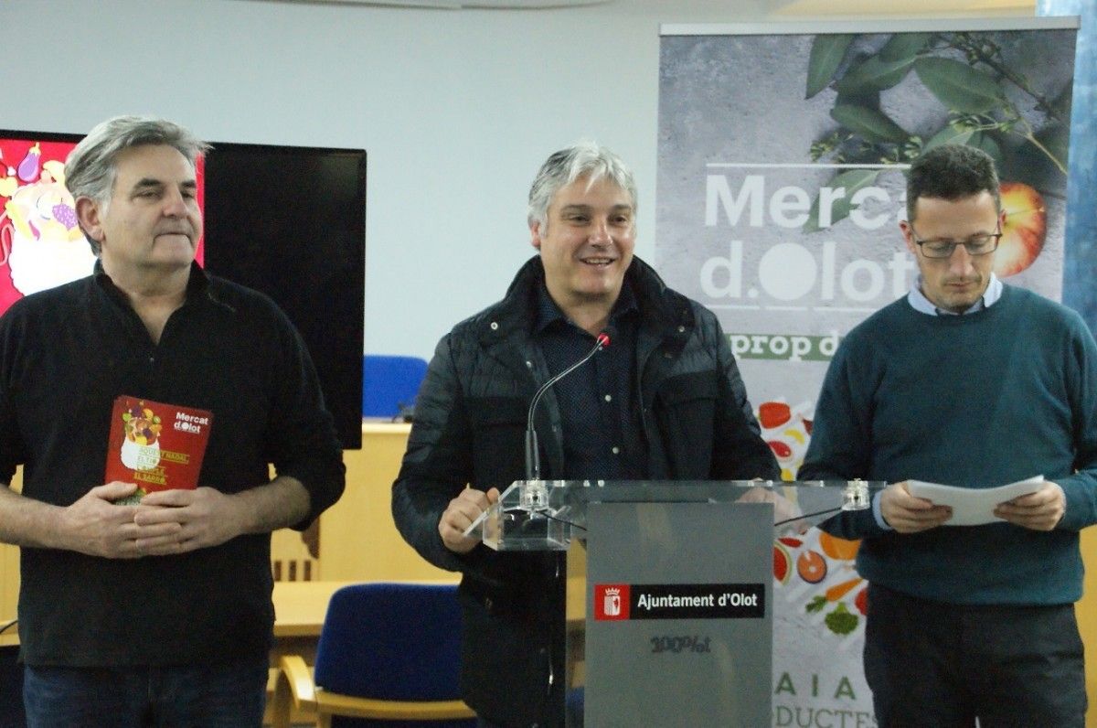 Els representants de l'Associació de Placers junt amb el regidor Estanis Vayreda han presentat la campanya.