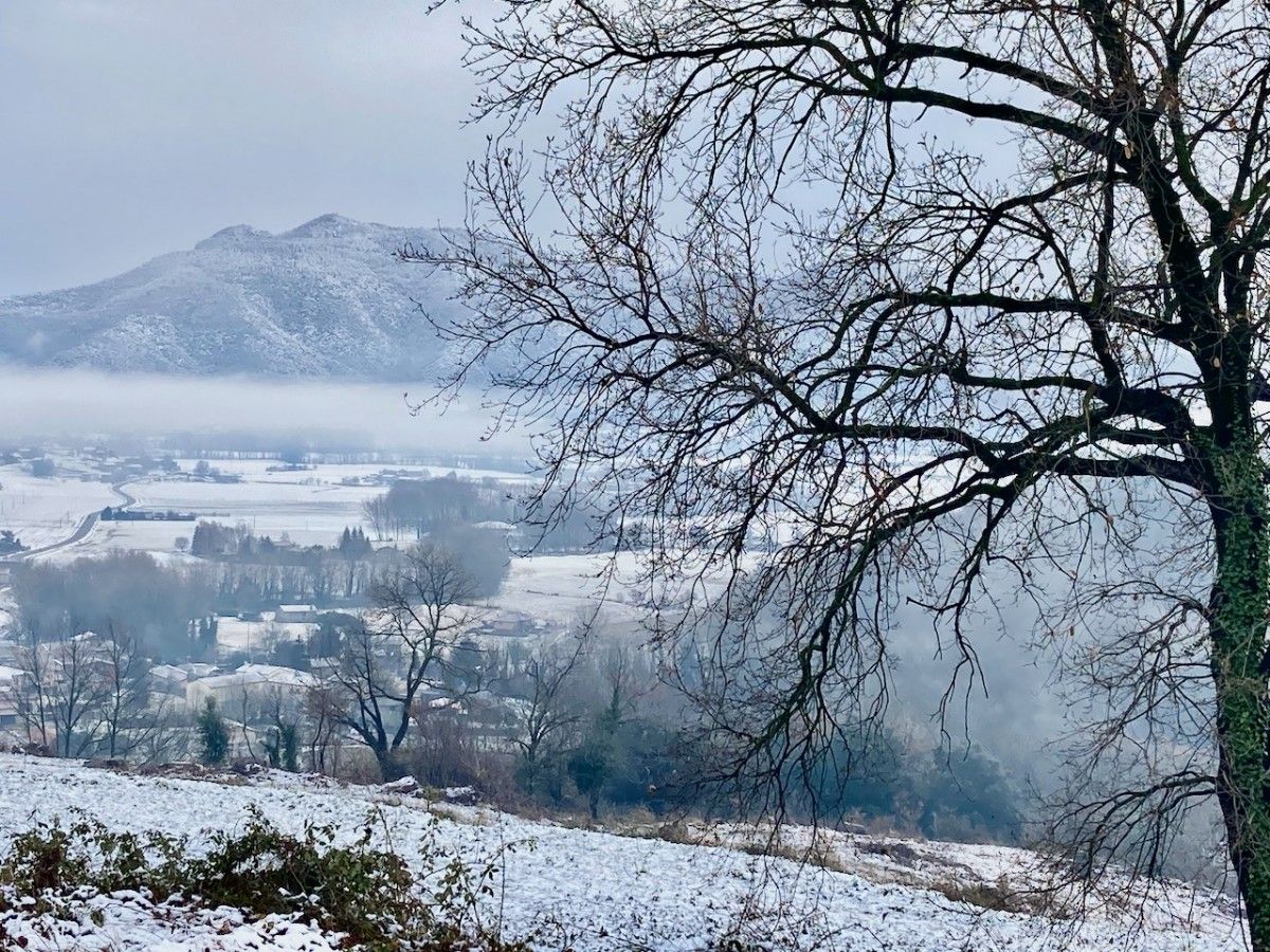 La Vall d'en Bas ben nevada el gener de 2021.
