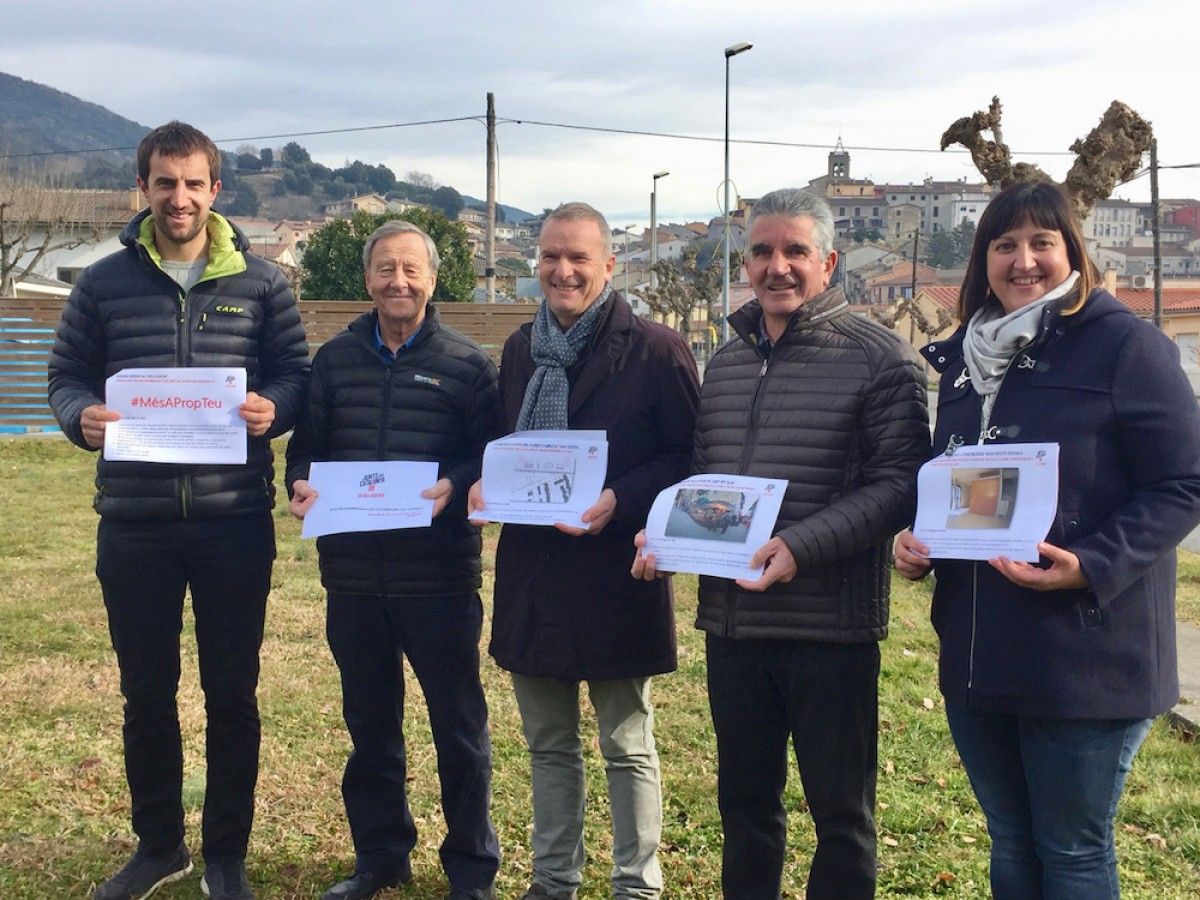 L?equip de Junts per la Vall d'en Bas mostra les quatre noves accions que proposen.