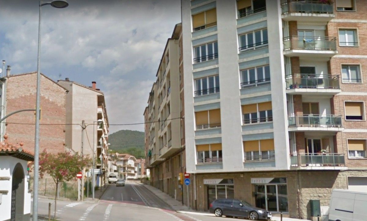 El carrer Pou de Glaç en la cruïlla amb l'avinguda del Doctor Joaquim Danés.