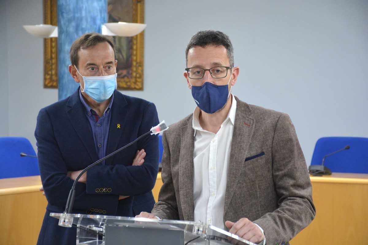 Pep Berga i Estanis Vayreda durant la compareixença a l'Ajuntament d'Olot.