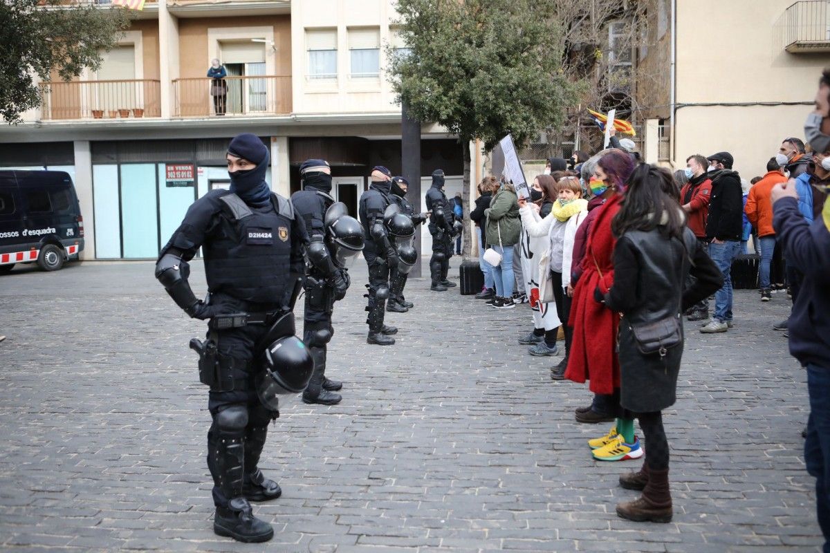 La BRIMO dels Mossos ha impedit la lliure circulació dels ciutadans al centre d'Olot.