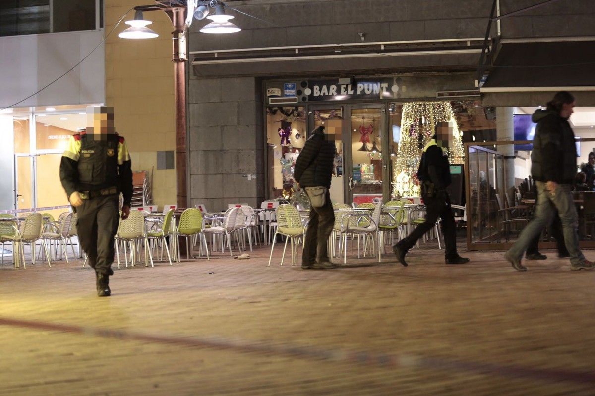 Agents de la Policia Municipal a la plaça de Catalunya.