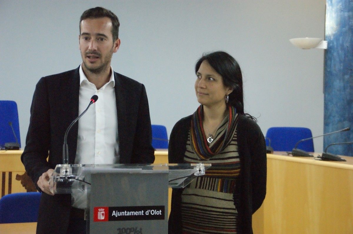 Josep Coma i Èrika Zàrate han explicartel detall dels pressupostos participatius.