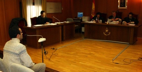 L'acusat, David Chergui, aquest matí durant el judici que s'ha celebrat a l'Audiència de Girona