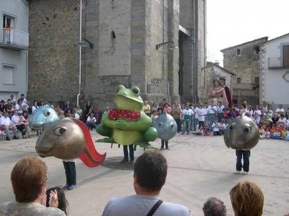 La granota i els calabotins durant la festa major de l'any passat.