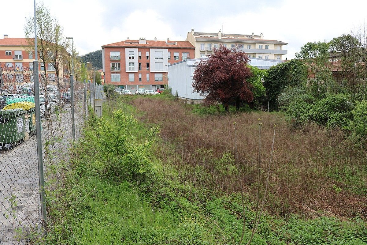 Els terrenys on s'emplacarà el nou centre d'atenció primària a Olot.