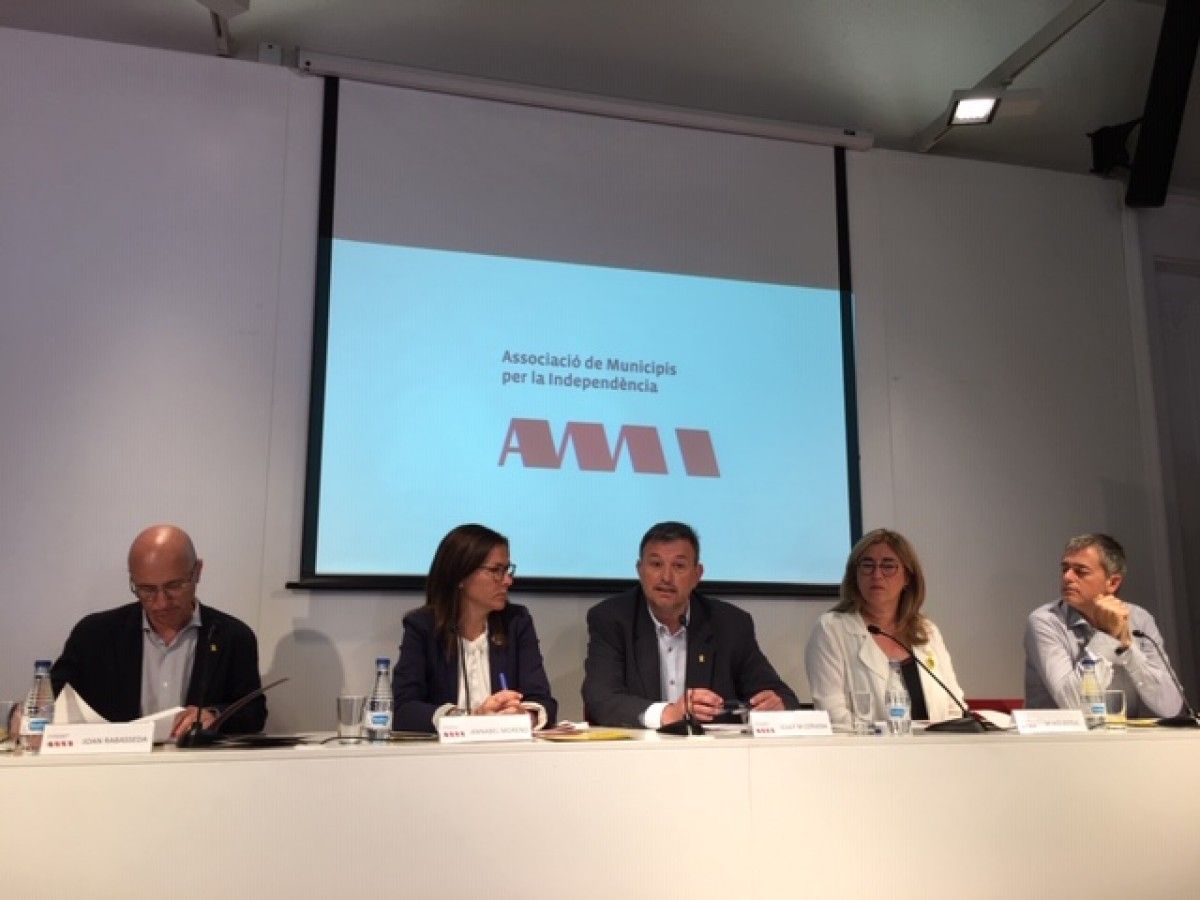 Josep M. Cervera, Annabel Moreno, Mercè Esteve, Joan Rabasseda i Jordi Gasení a la presentació  de la campanya. 