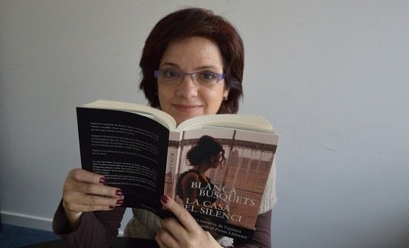 Blanca Busquets publica la novel·la La casa del silenci