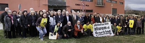 Foto de família després de signar el Compromís d'Orís.
