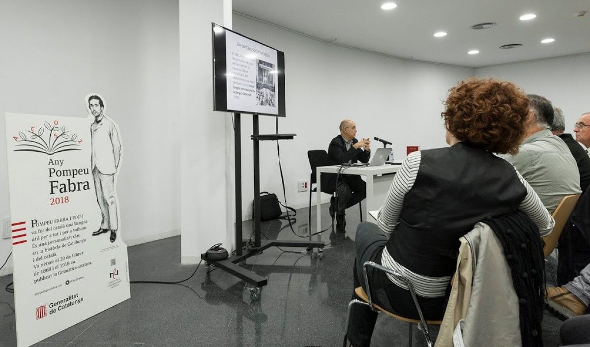 Isidor Marí durant una conferència al CPNL.